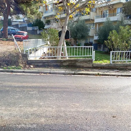 κοντά στην κλινική αγ λουκα *